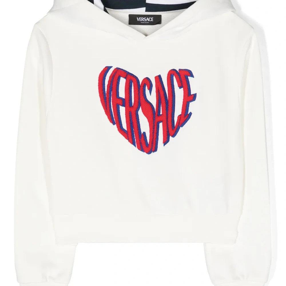 Худи с вышитым логотипом