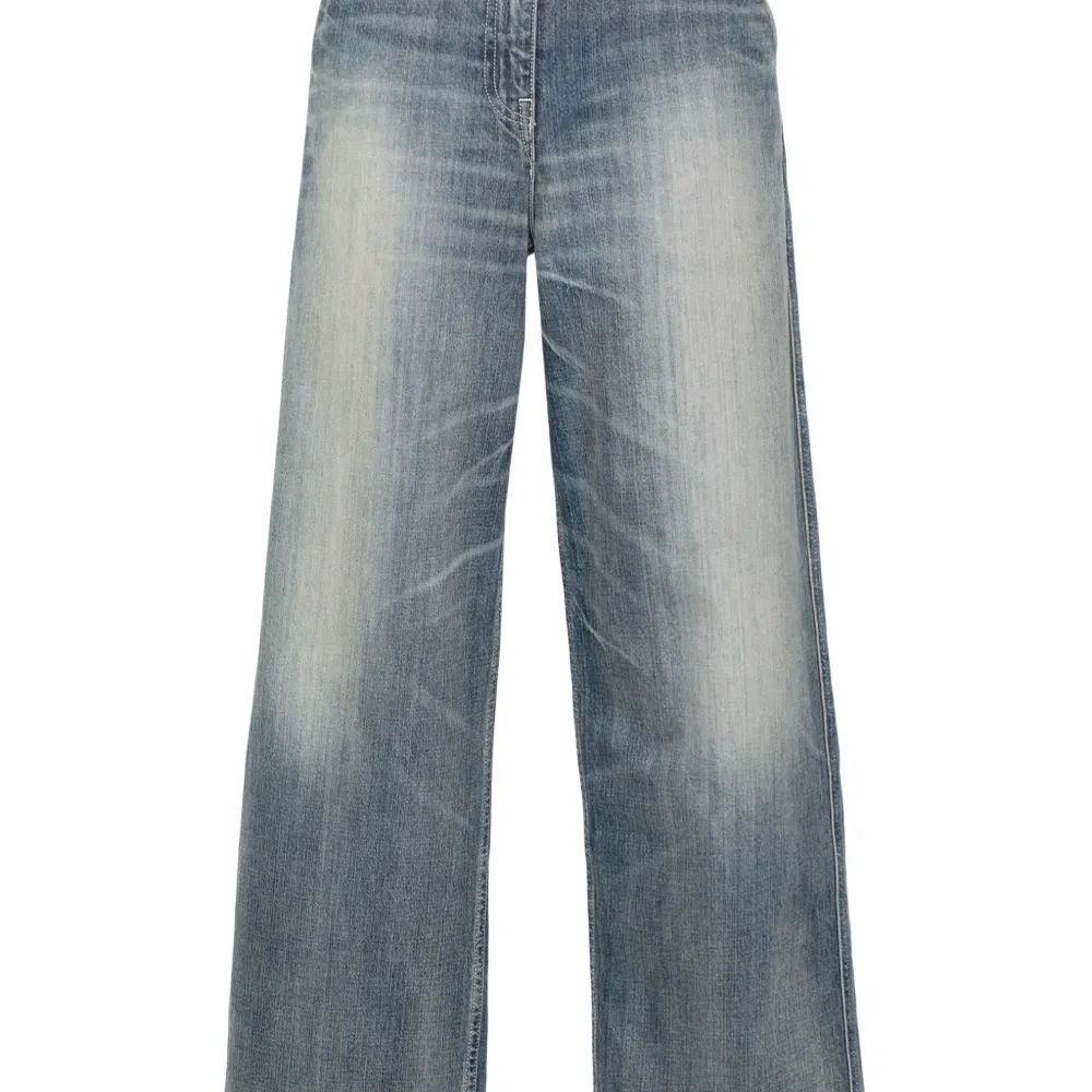 Широкие джинсы с заниженной талией