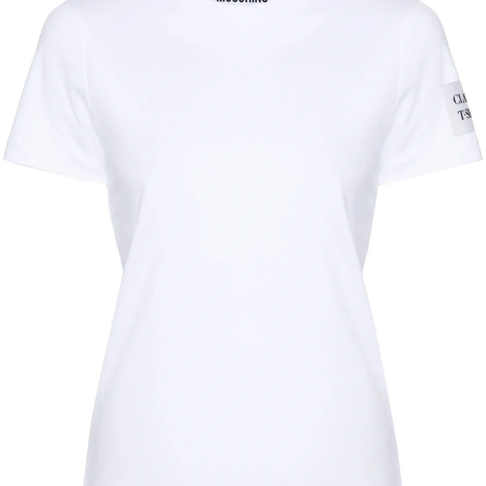 Футболка с вышитым логотипом