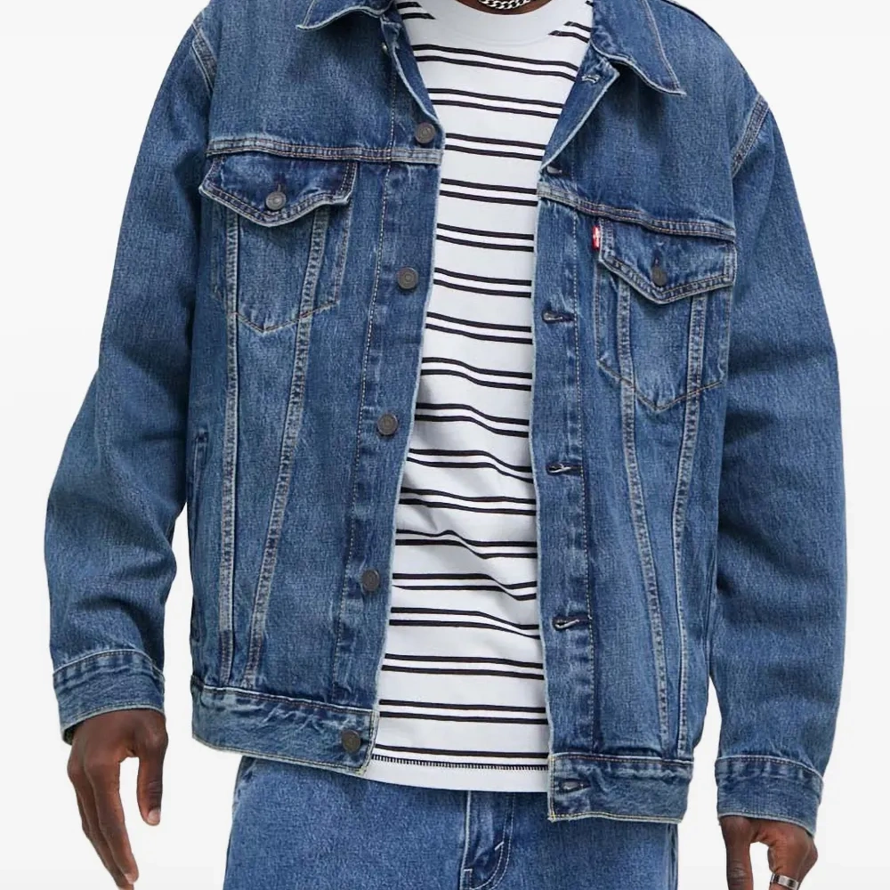 Жакет на пуговицах с карманами