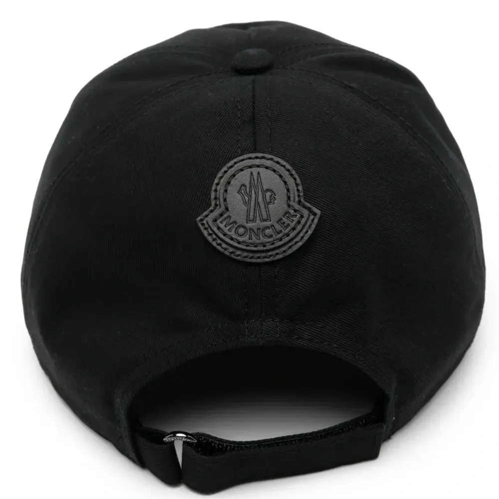 Бейсболка с логотипом