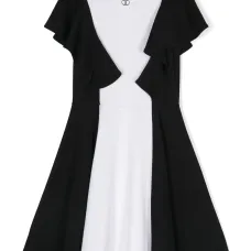 Платье с оборками на рукавах