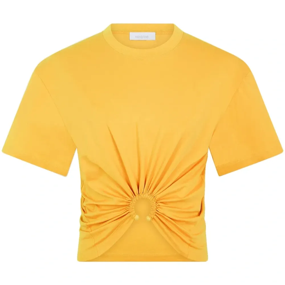 Укороченная футболка с круглой пряжкой