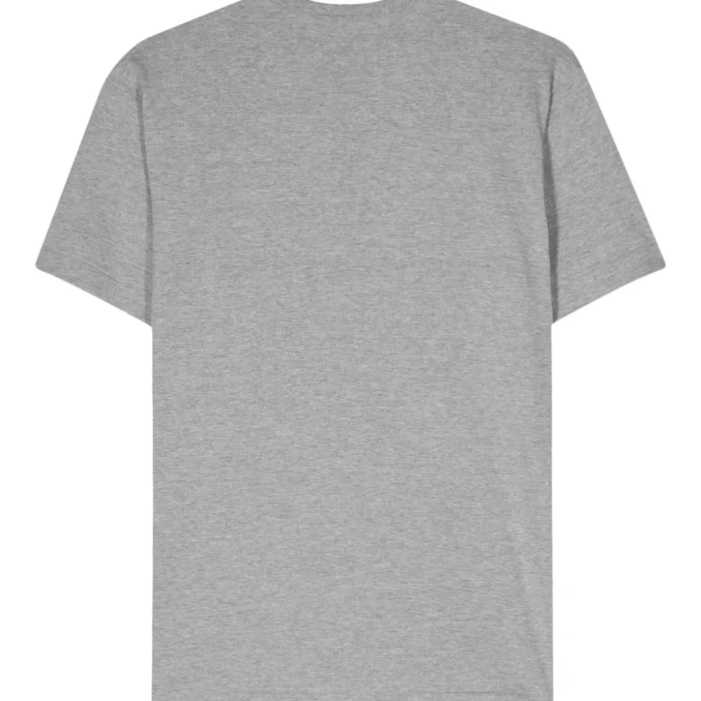 Футболка с нашивкой