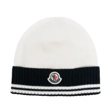Шапка бини с нашивкой-логотипом Шапка бини с нашивкой-логотипом