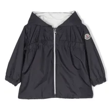 Куртка с капюшоном и нашивкой-логотипом Куртка с капюшоном и нашивкой-логотипом
