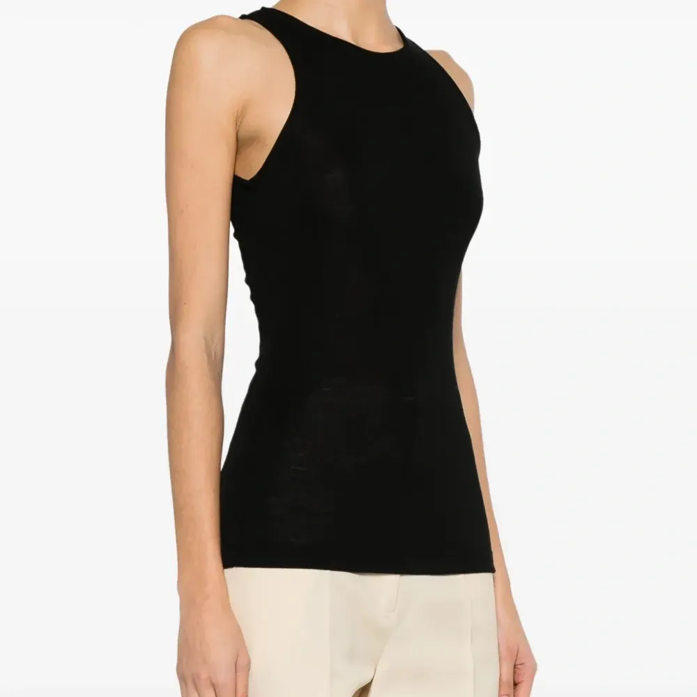 Шерстяной топ тонкой вязки