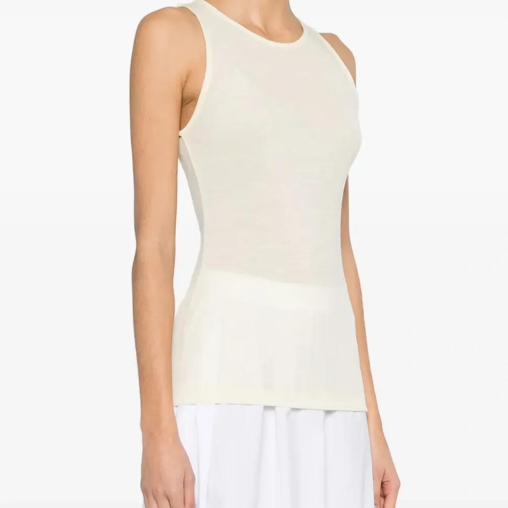 Шерстяной топ тонкой вязки