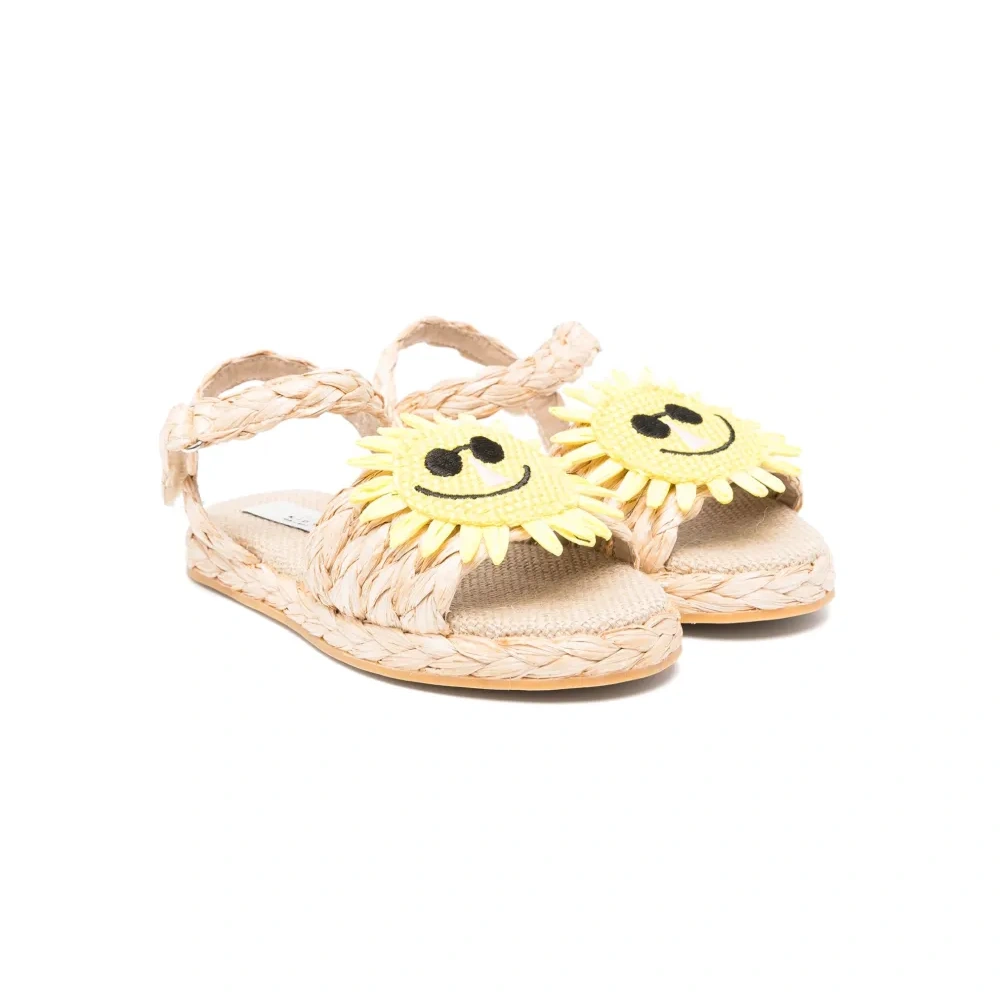 Сандалии с ремешком на пятке и аппликацией Сандалии с ремешком на пятке и аппликацией