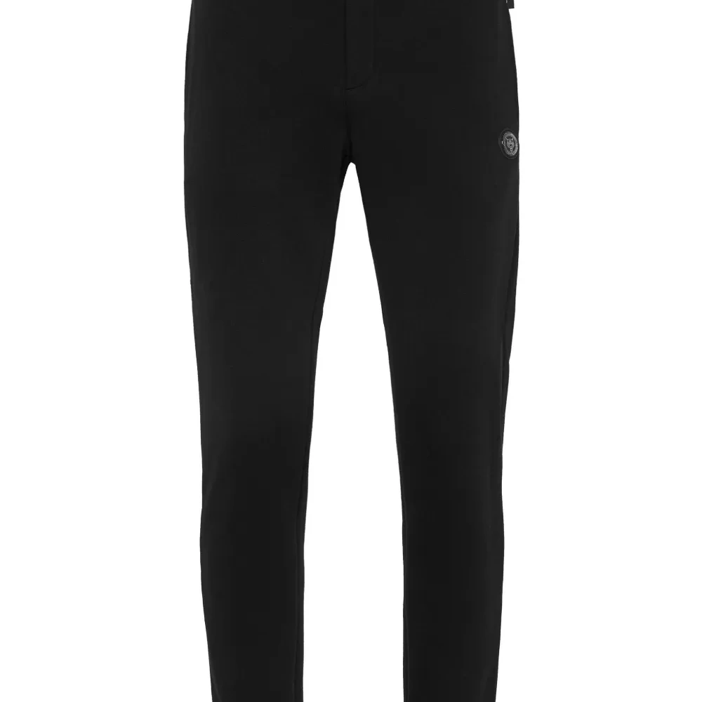 Спортивные шорты с эластичным поясом и логотипом