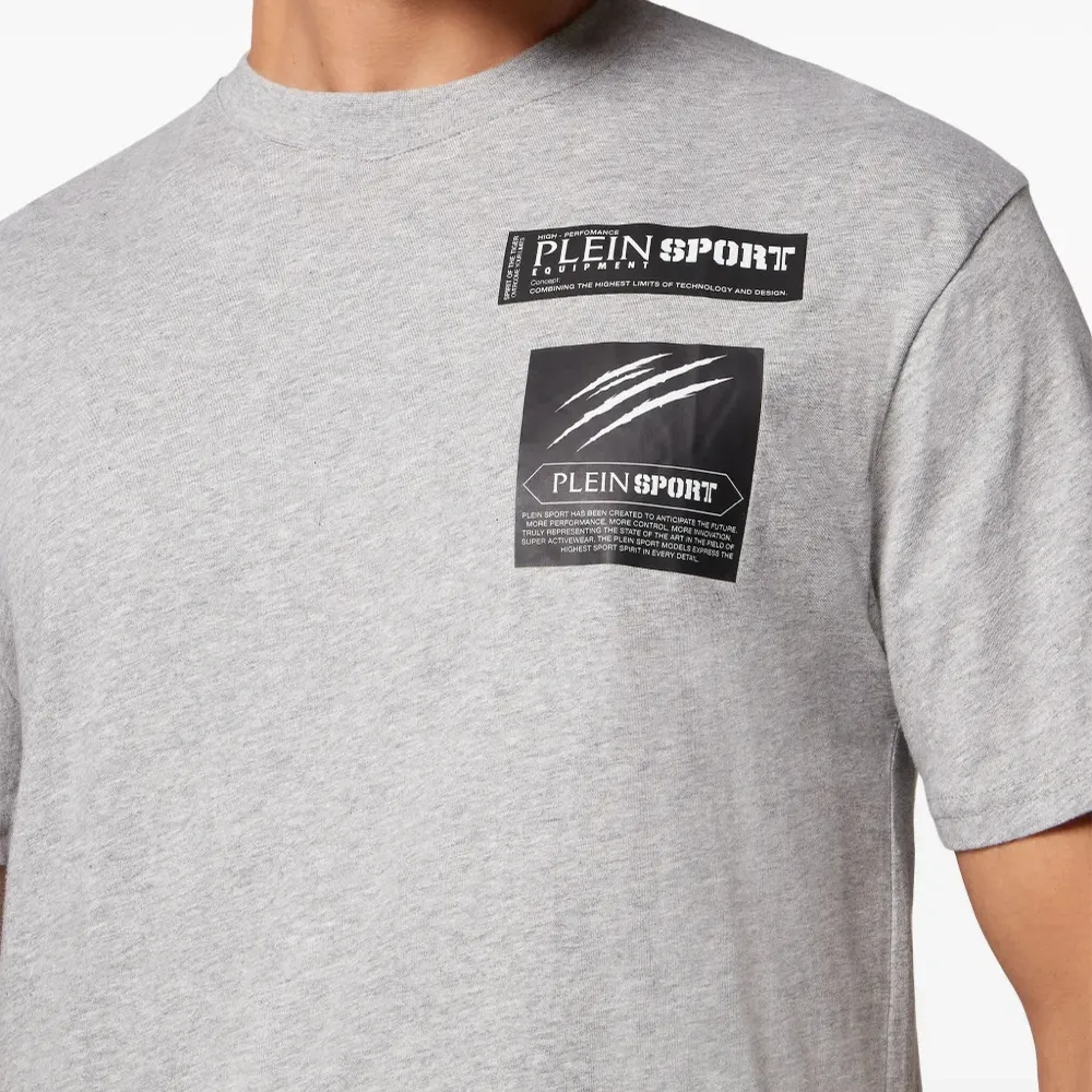 Футболка с логотипом