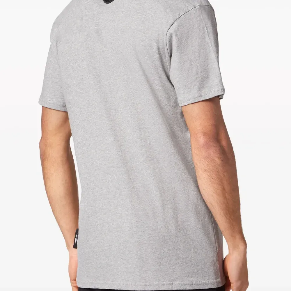 Футболка с логотипом