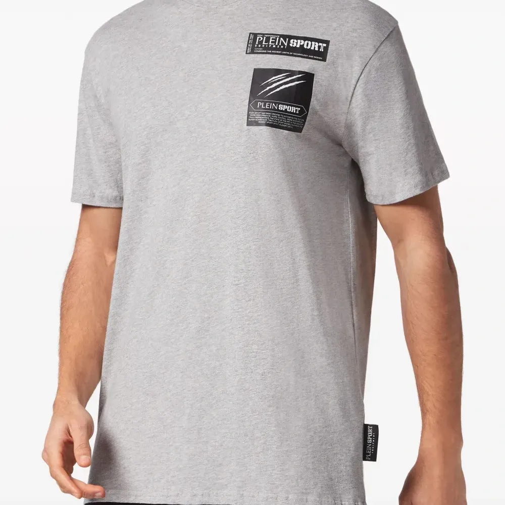 Футболка с логотипом