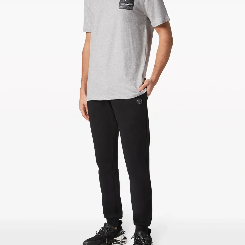 Футболка с логотипом