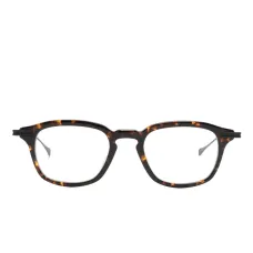 Очки в квадратной оправе