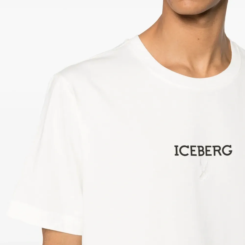 Футболка с логотипом