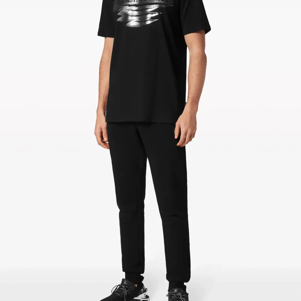 Футболка с логотипом