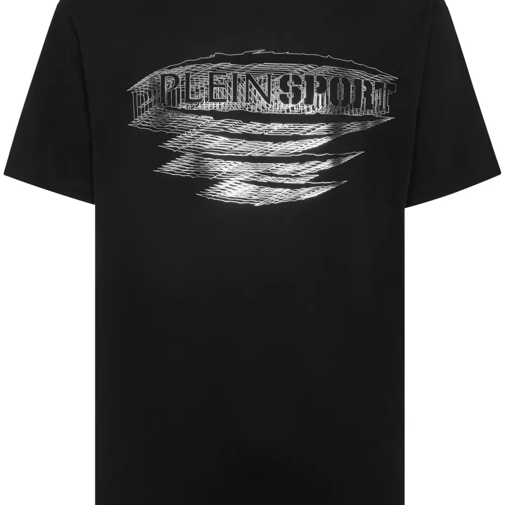 Футболка с логотипом