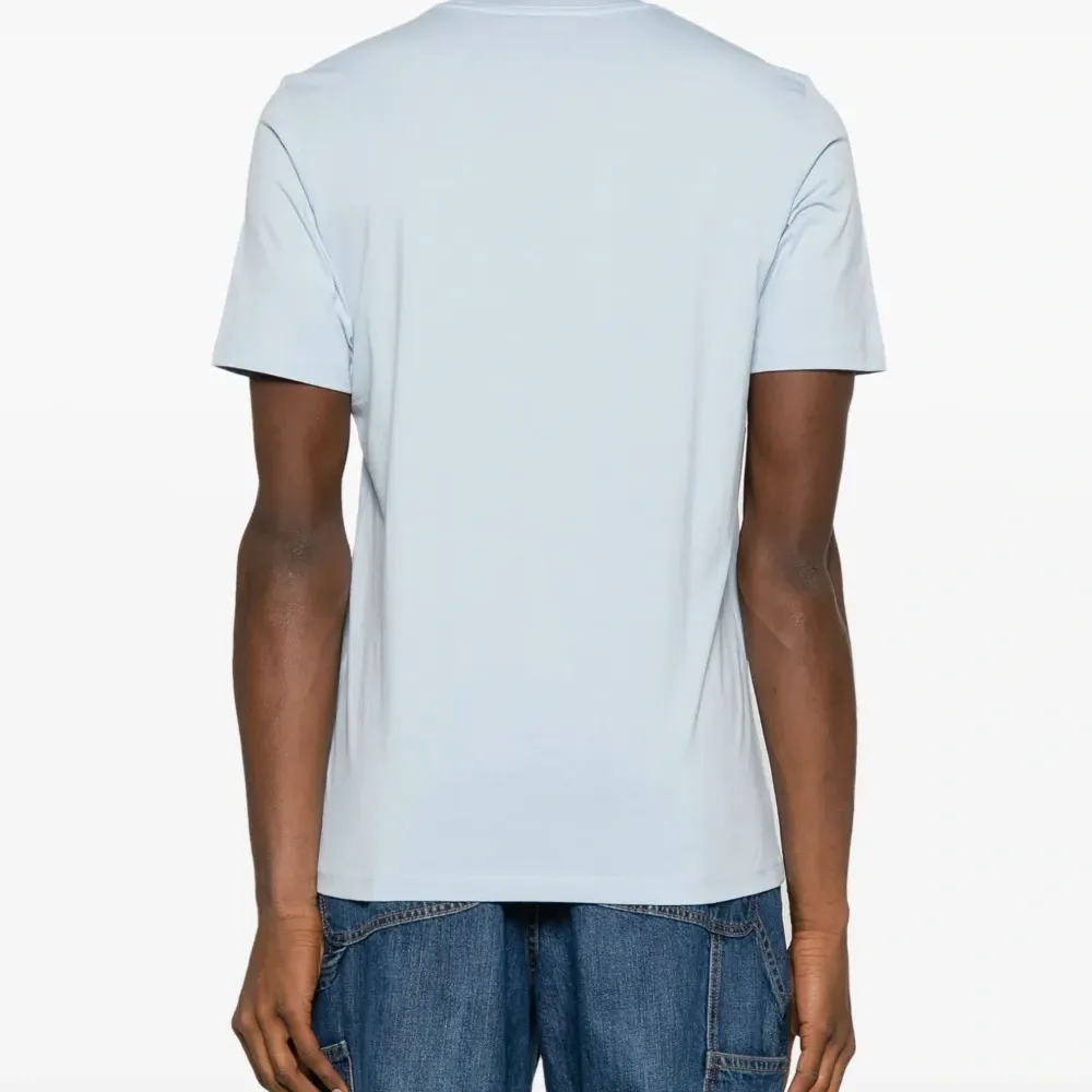 Футболка с вышитым логотипом