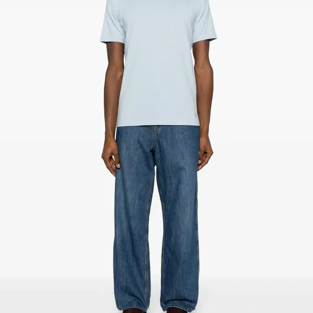 Футболка с вышитым логотипом