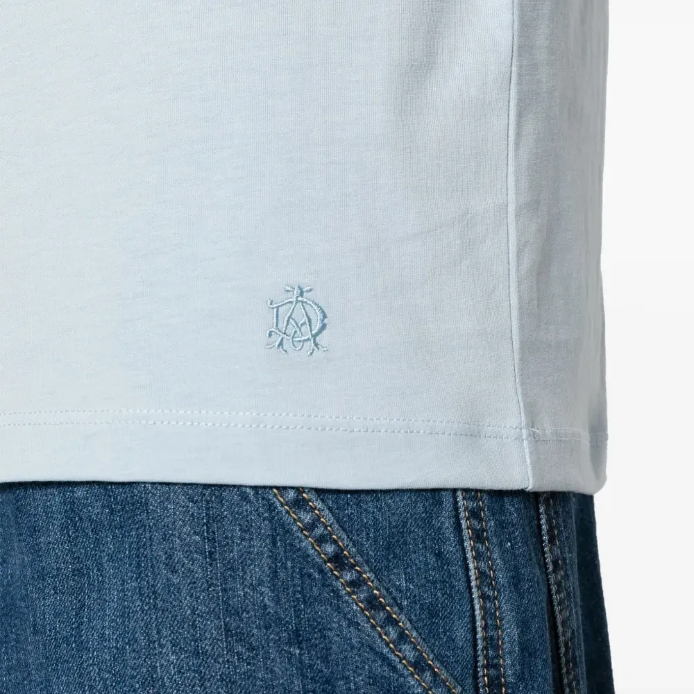 Футболка с вышитым логотипом