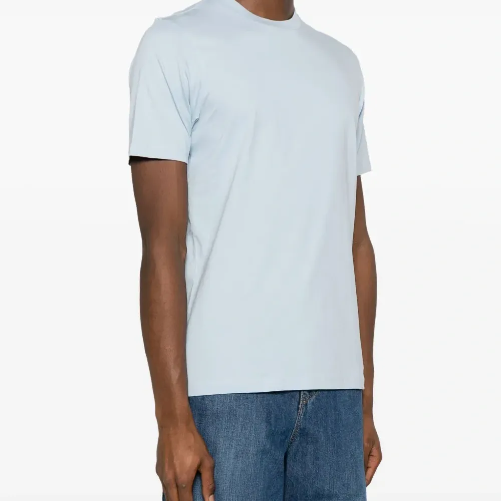 Футболка с вышитым логотипом