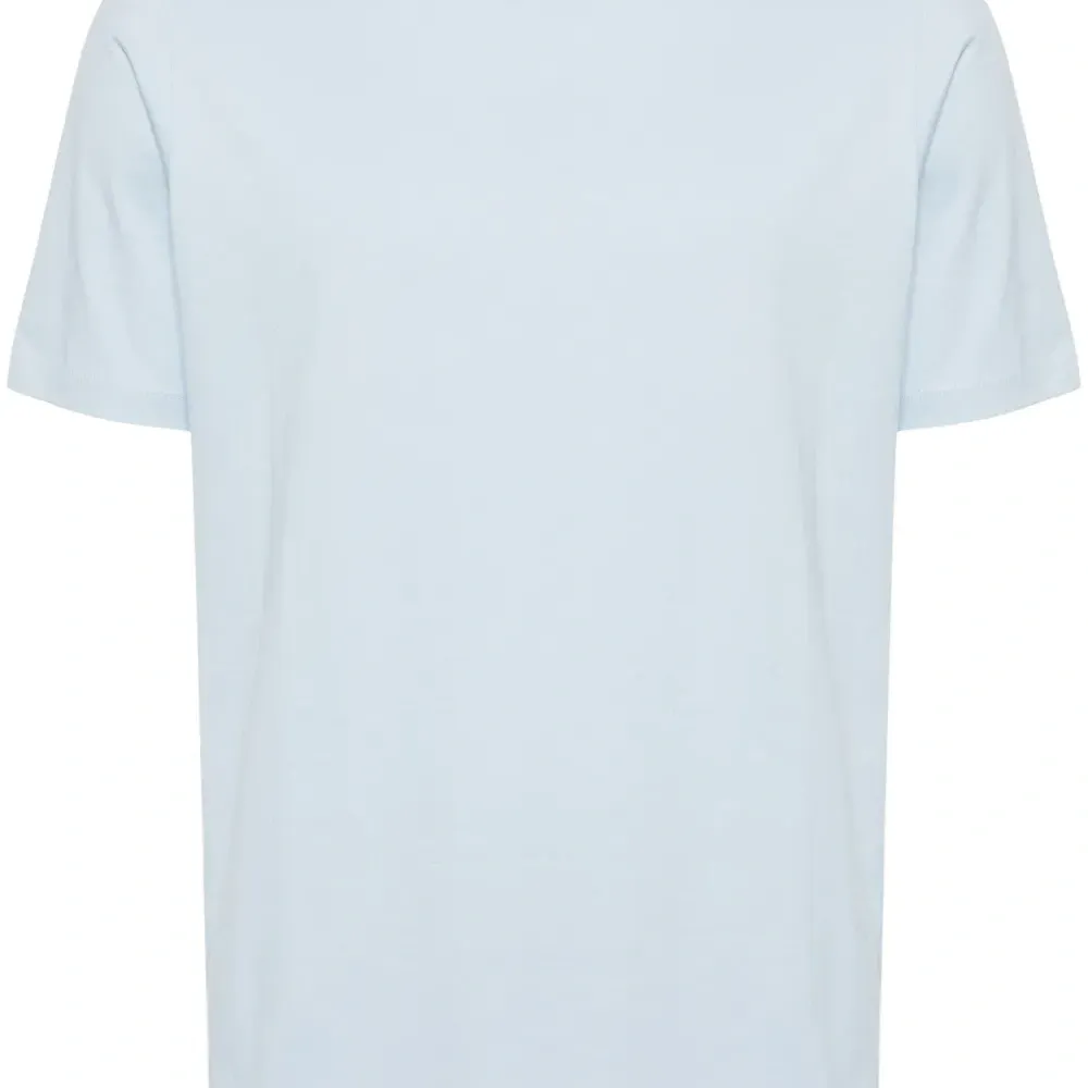 Футболка с вышитым логотипом