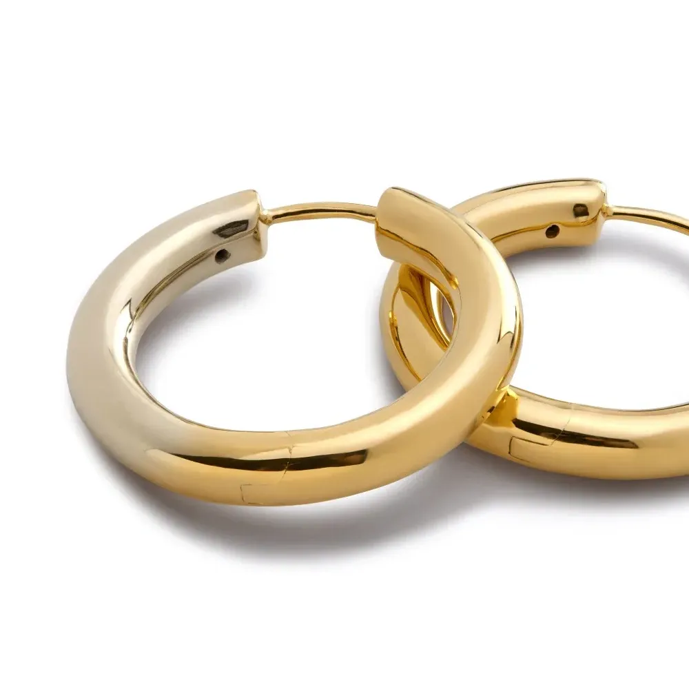 Серьги-кольца Essential среднего размера Серьги-кольца Essential среднего размера