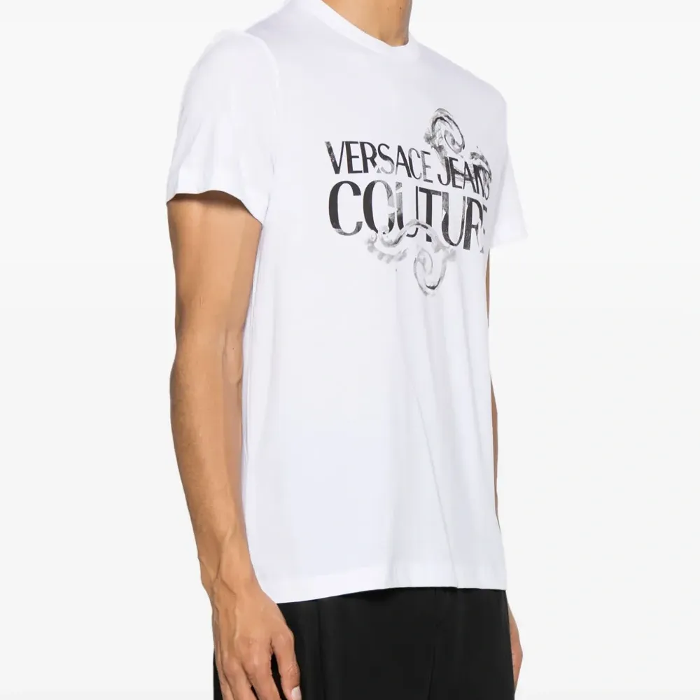 Футболка с логотипом