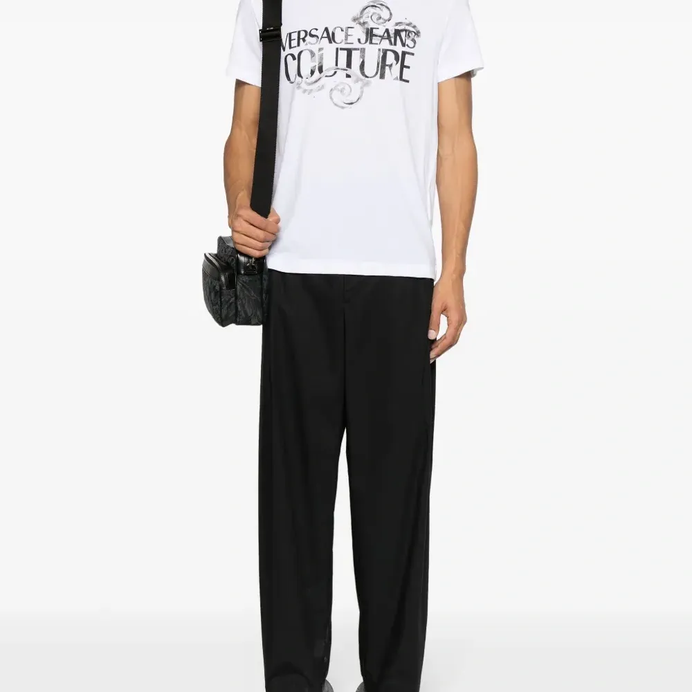 Футболка с логотипом