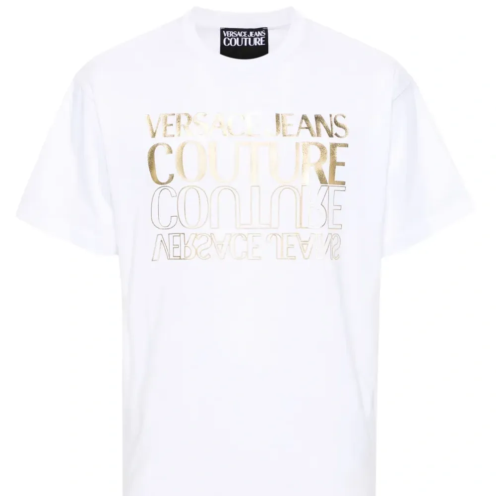 Футболка с логотипом