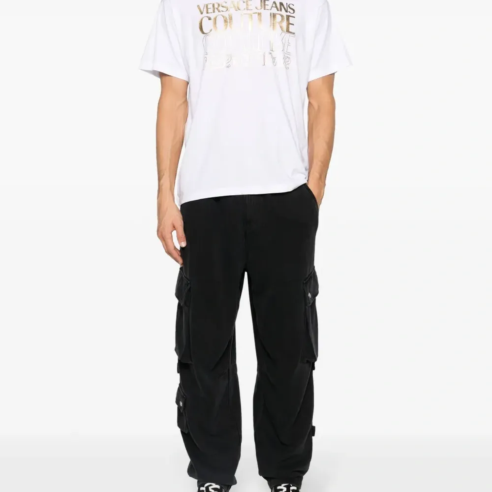 Футболка с логотипом