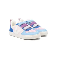 кроссовки с логотипом