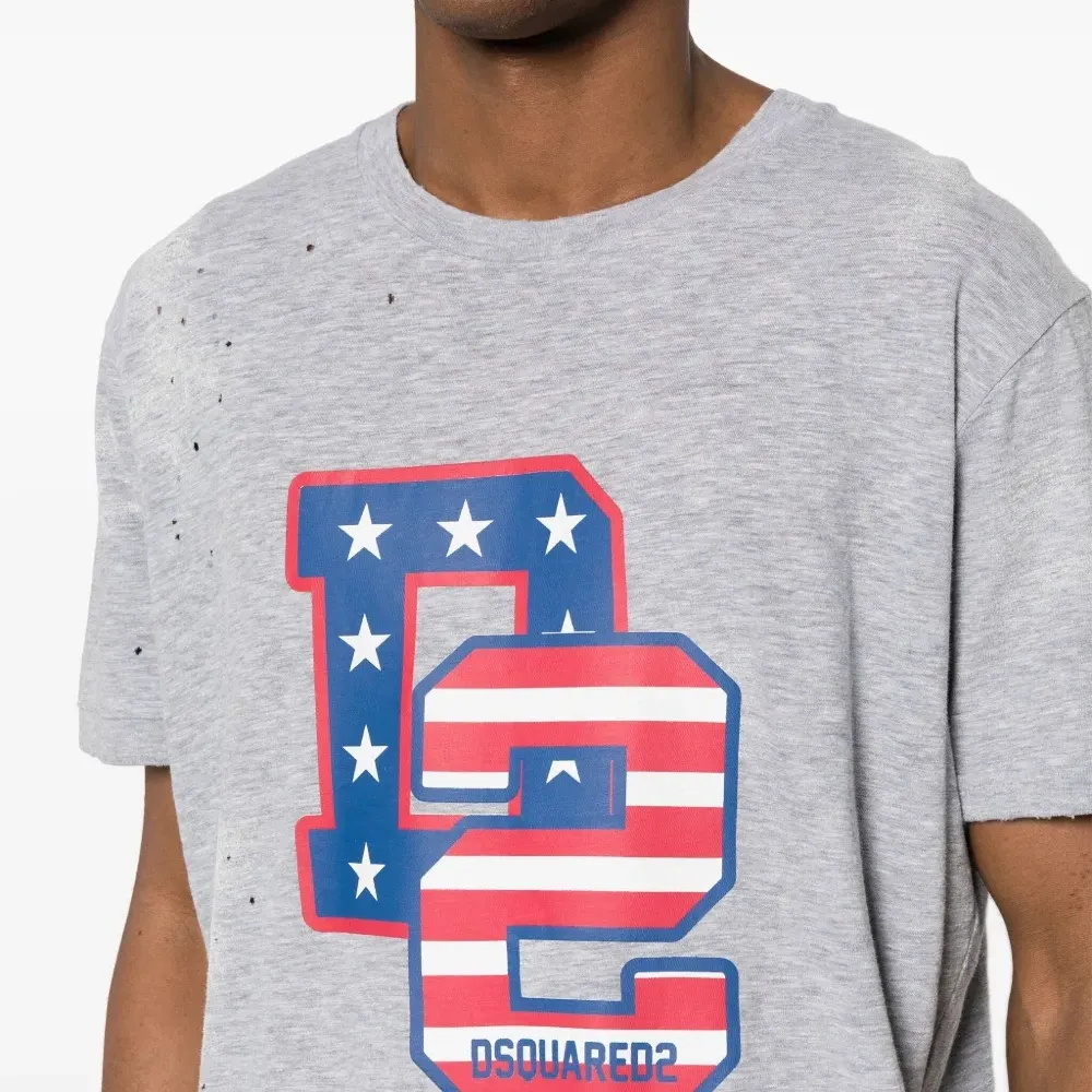 Футболка с эффектом потертости и логотипом