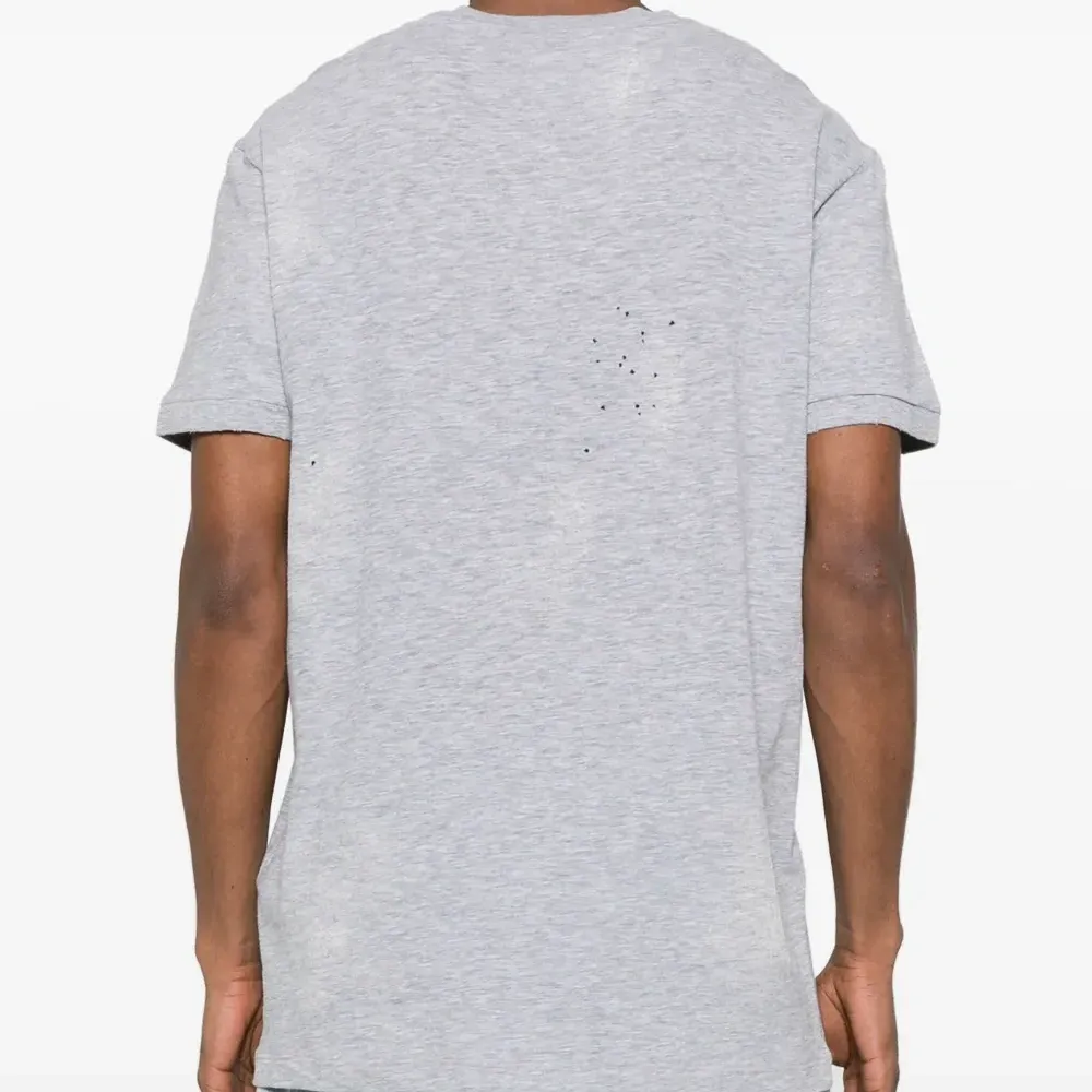 Футболка с эффектом потертости и логотипом