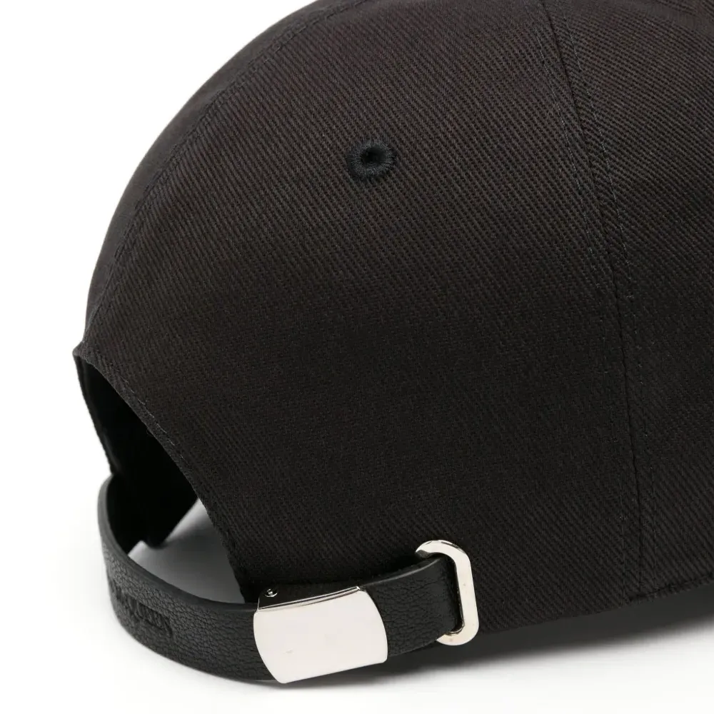 Бейсболка с вышитым логотипом