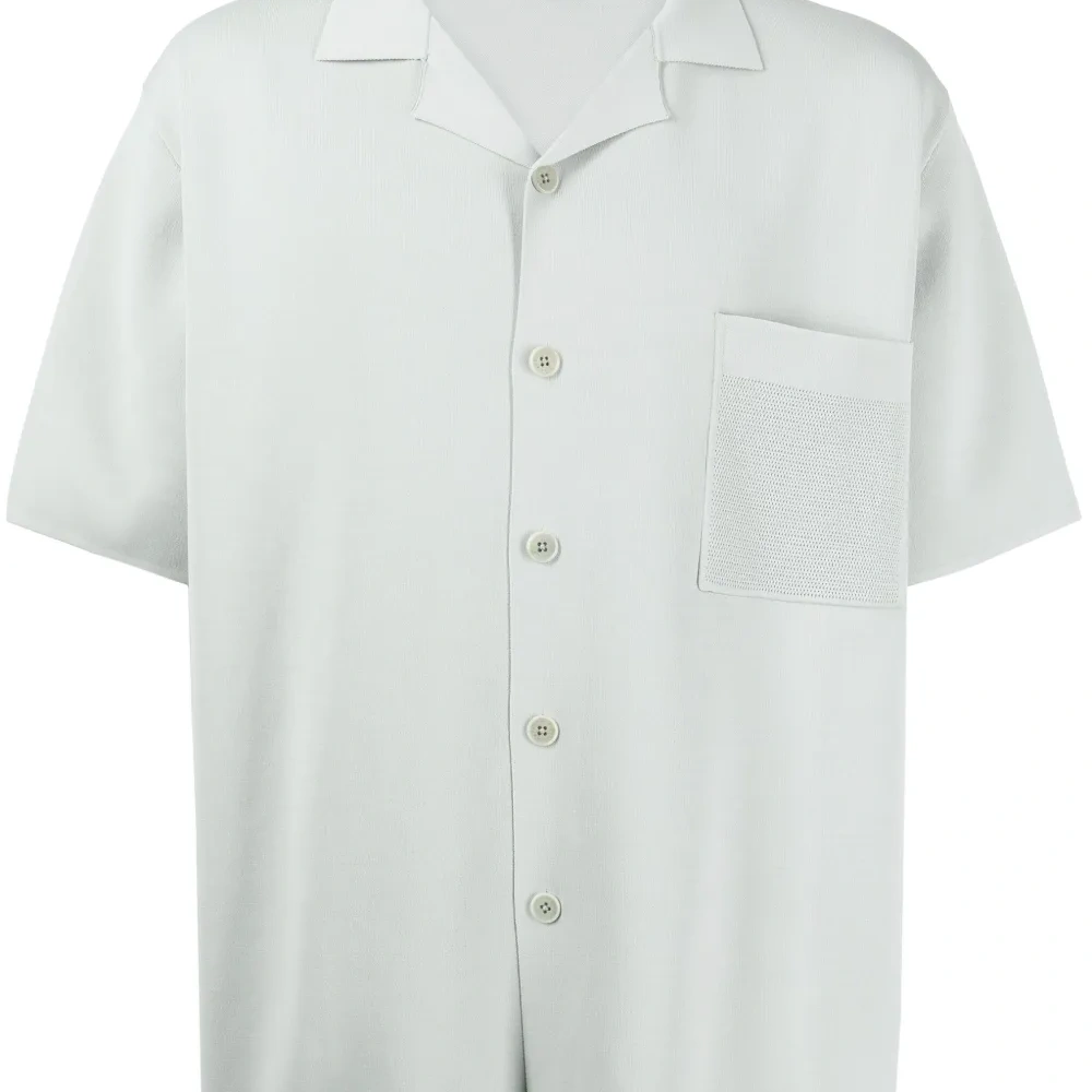 Рубашка на пуговицах с накладными карманами