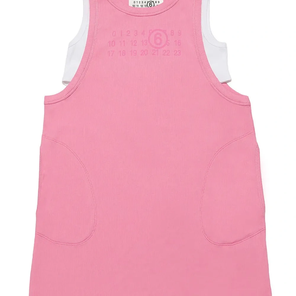 Двухслойное платье без рукавов