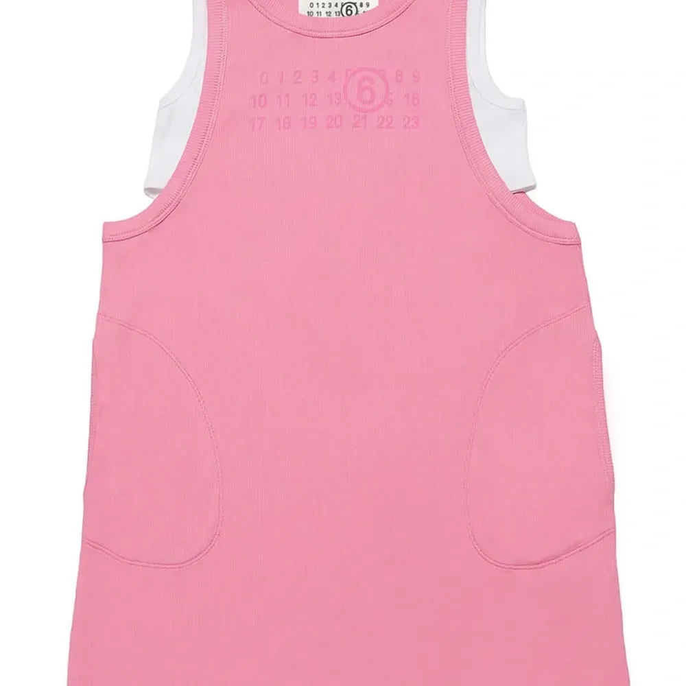 Двухслойное платье без рукавов Двухслойное платье без рукавов