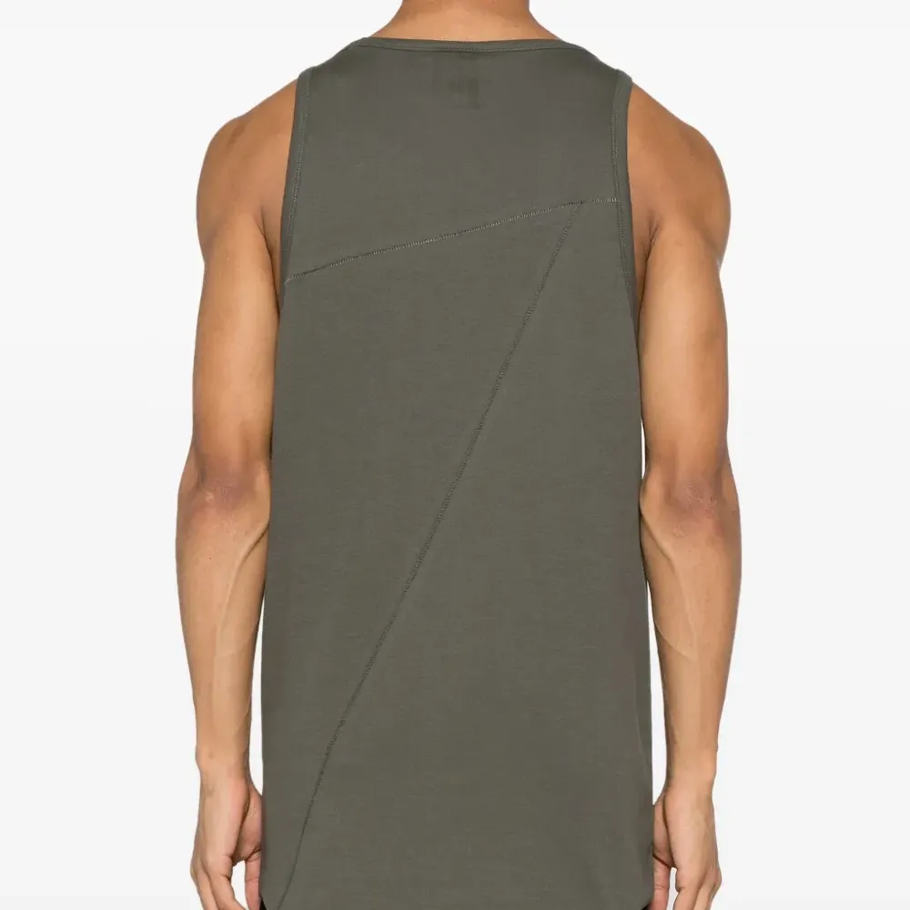 Топ асимметричного кроя со вставками Топ асимметричного кроя со вставками