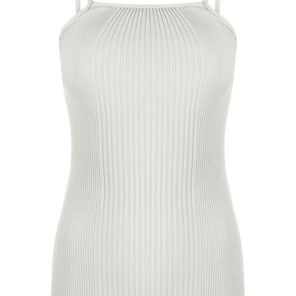 Топ в рубчик с вырезом халтер