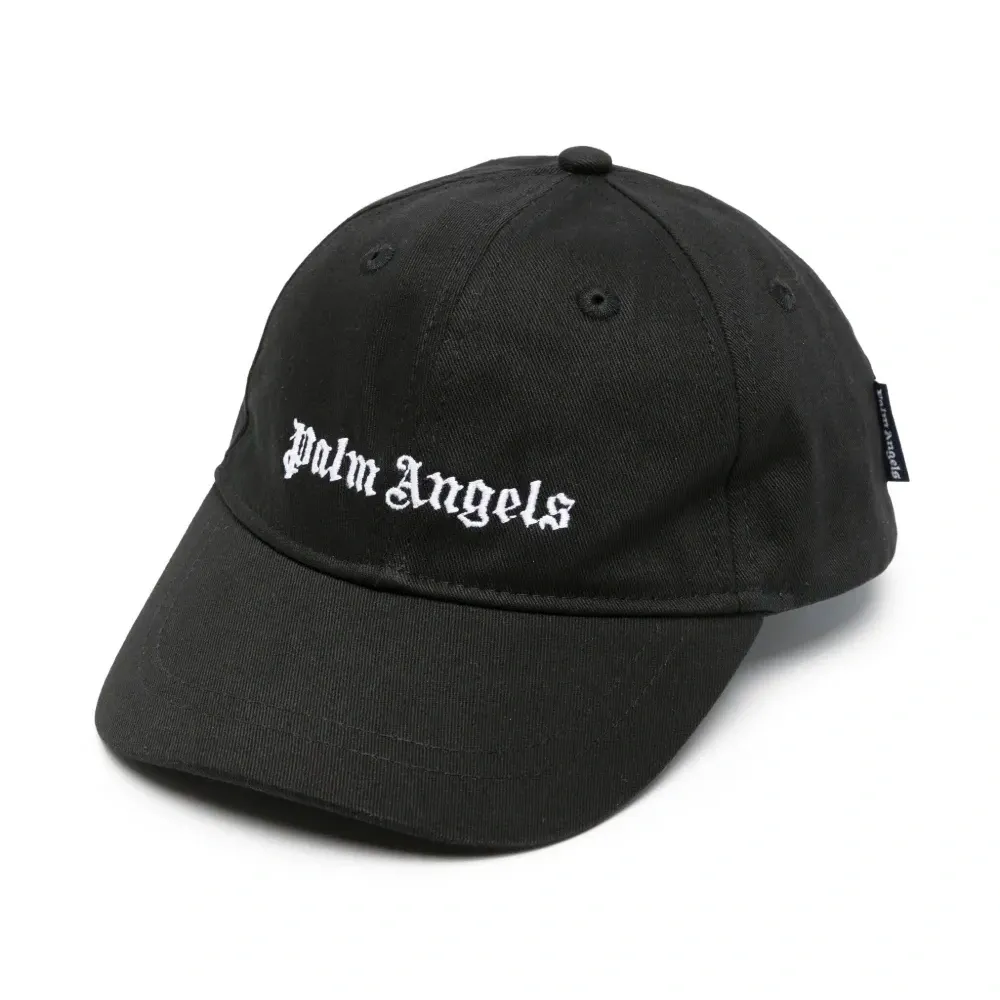 Кепка с вышитым логотипом