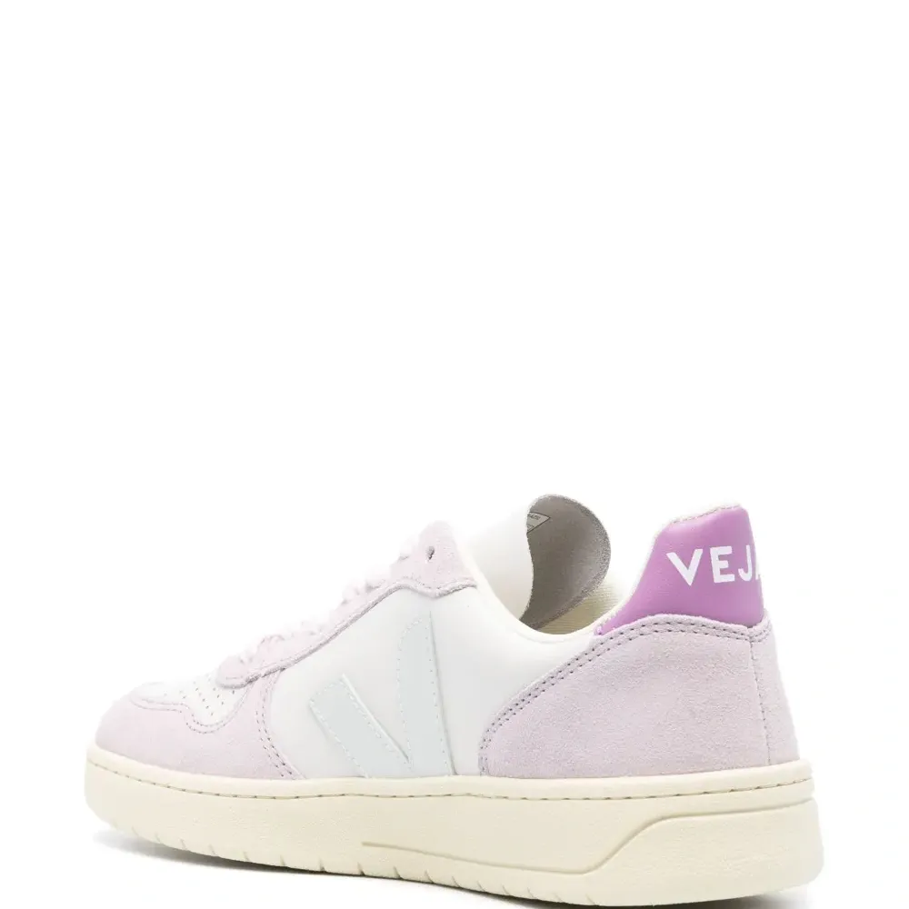 Кроссовки V-10