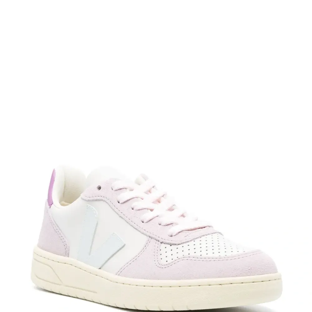 Кроссовки V-10