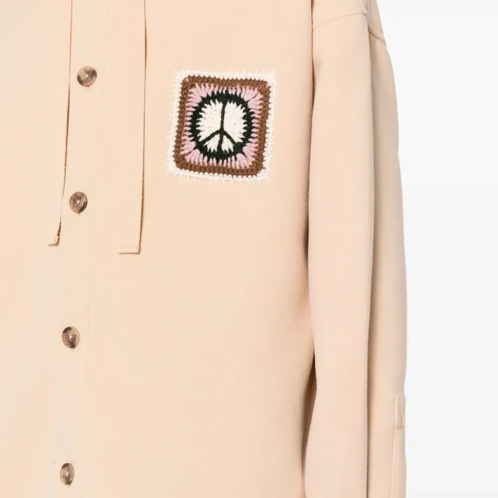 Худи на пуговицах с нашивкой в технике кроше