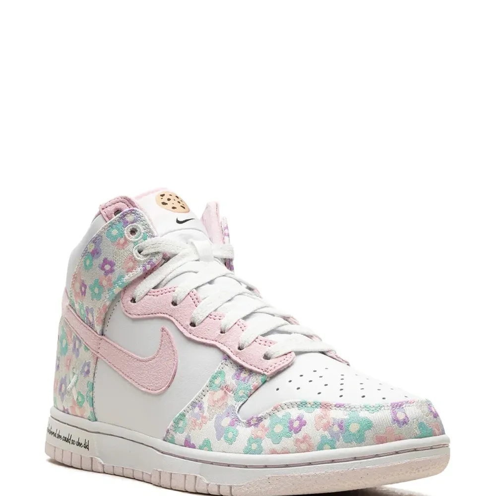 Кроссовки Dunk High DBXIX Macey из коллаборации с Doernbecher