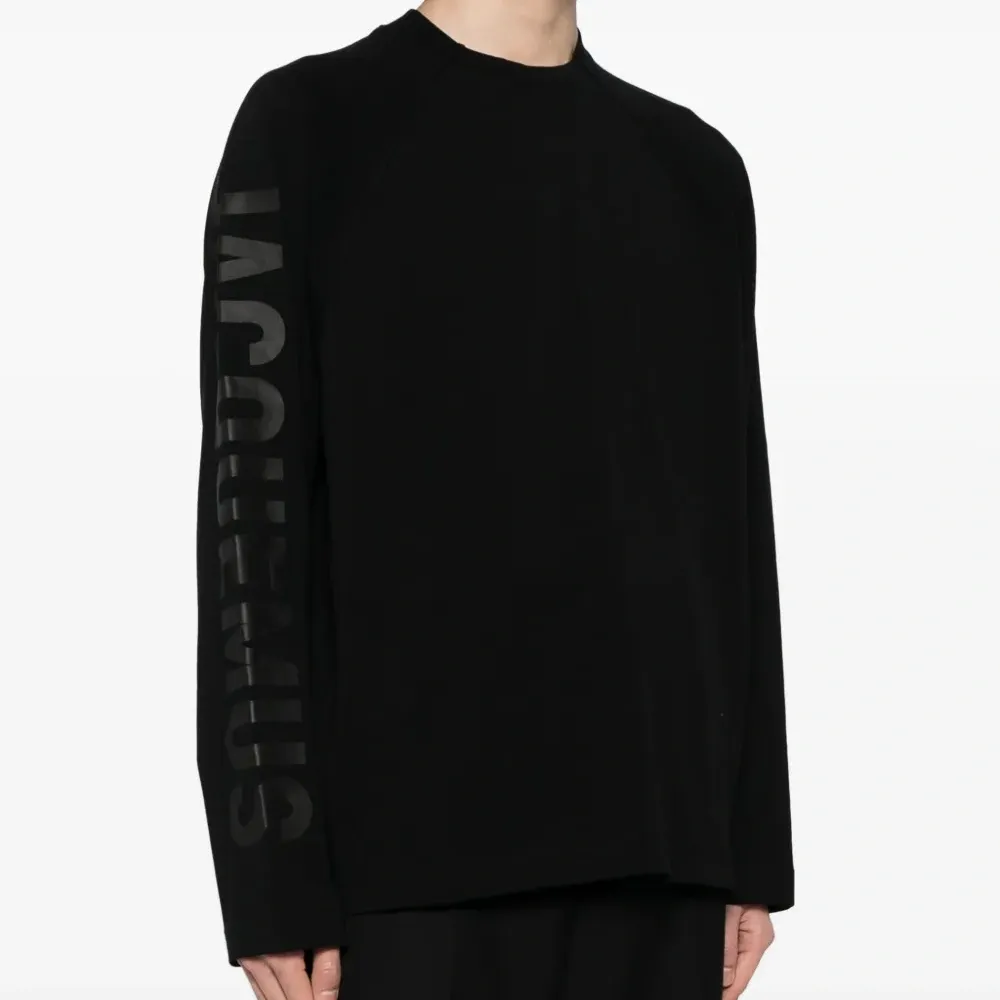 Футболка с длинными рукавами и логотипом