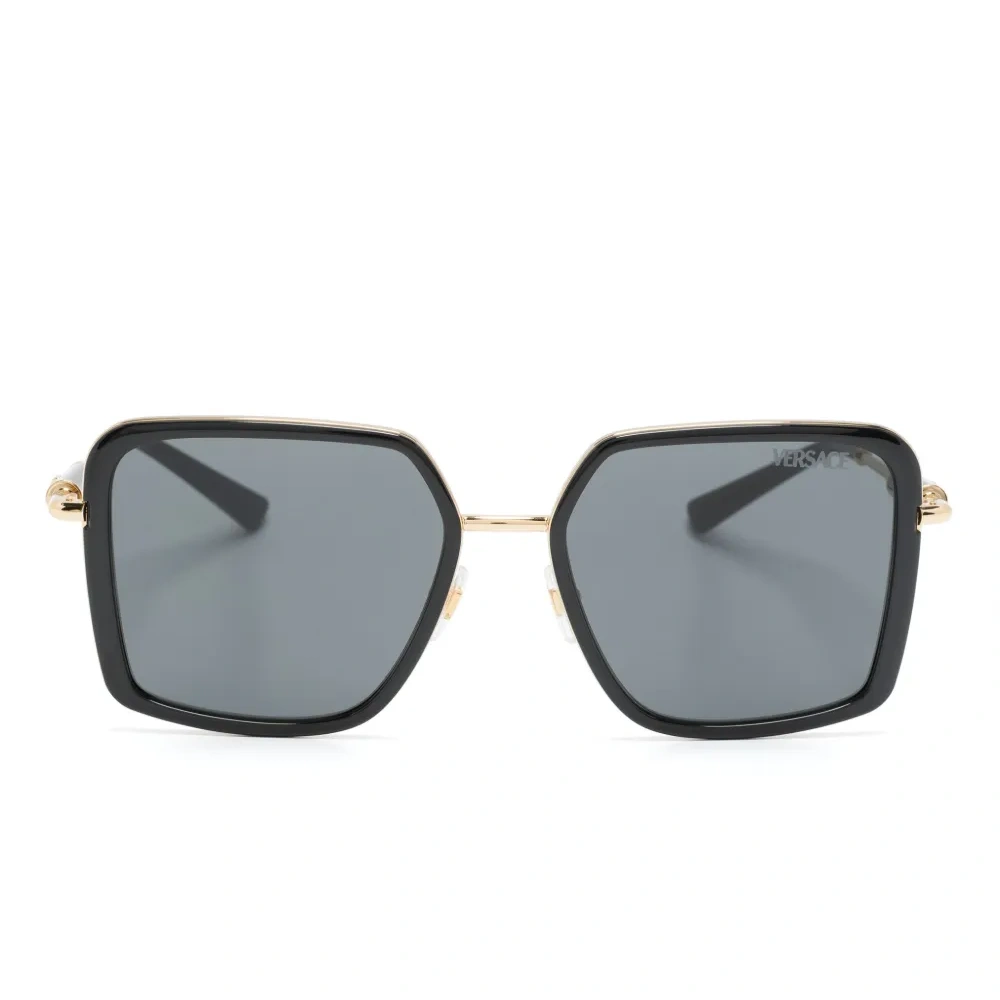 Очки в квадратной оправе