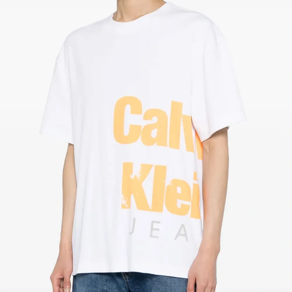 Футболка с логотипом