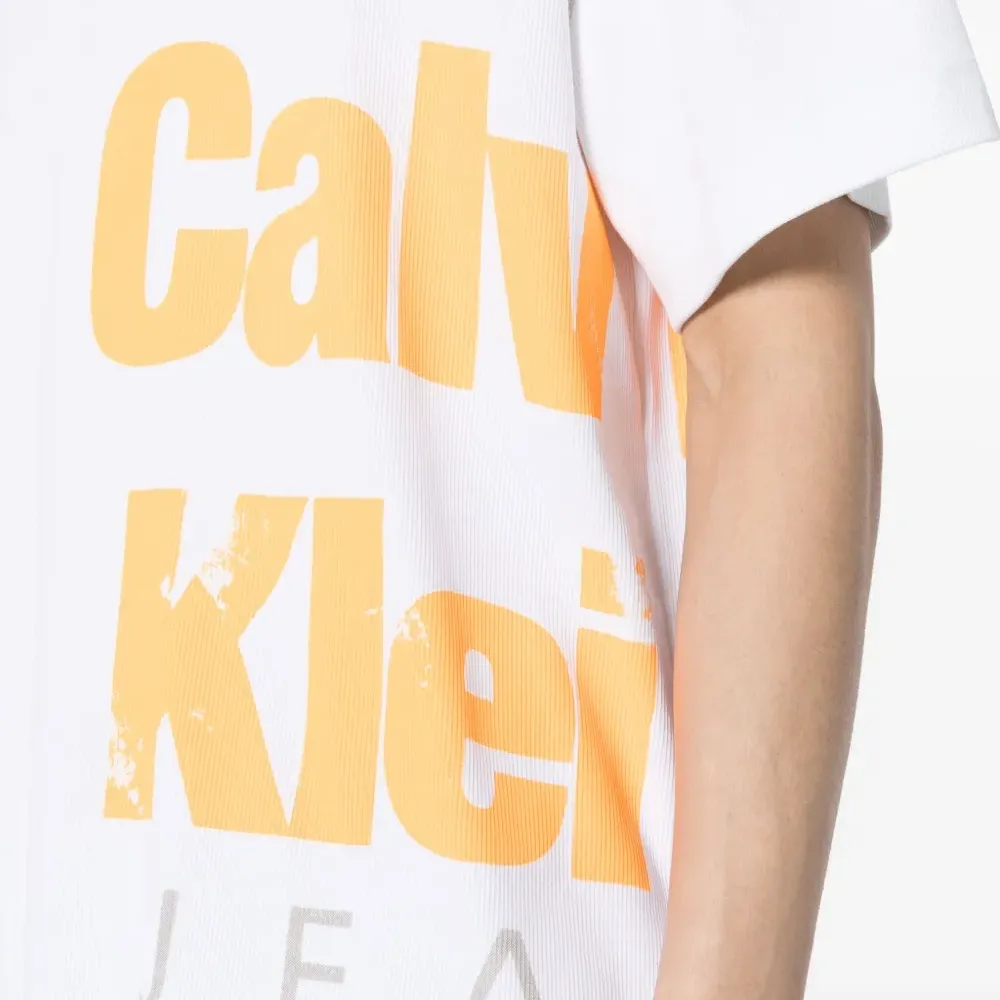 Футболка с логотипом